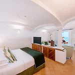 ホテル コーヴォ デイ サラチェーニ ポジターノ