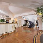 コーヴォ デイ サラチェーニ ホテル 5*